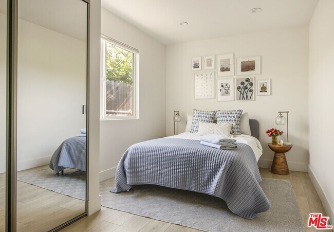 Building Photo - 4616 Rosewood Ave