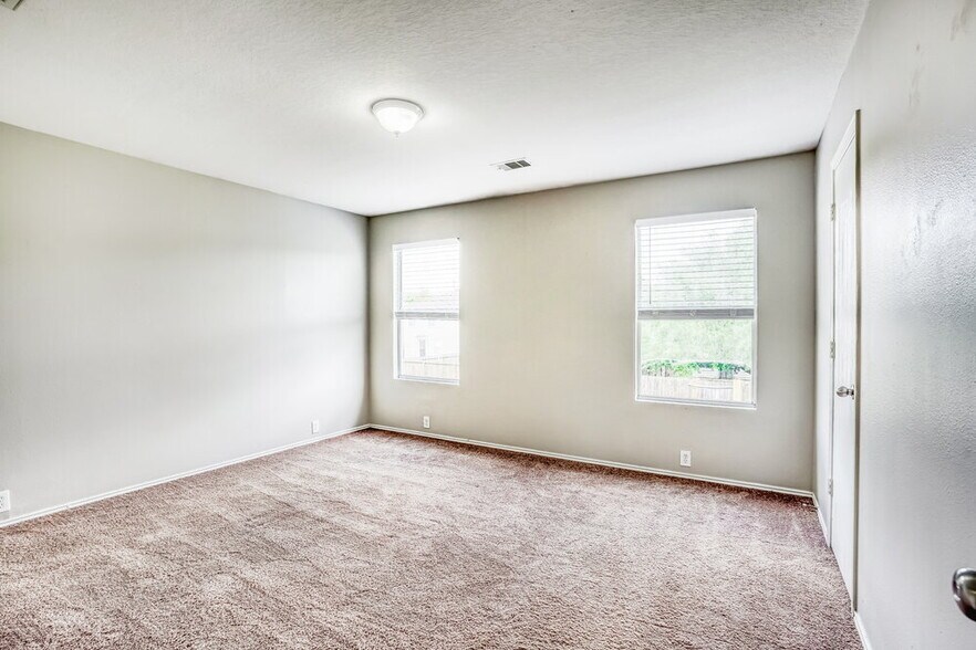 Building Photo - 914 Eagles Glide Dr