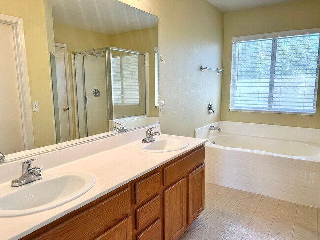 Building Photo - 10729 Pipers Cove Ln