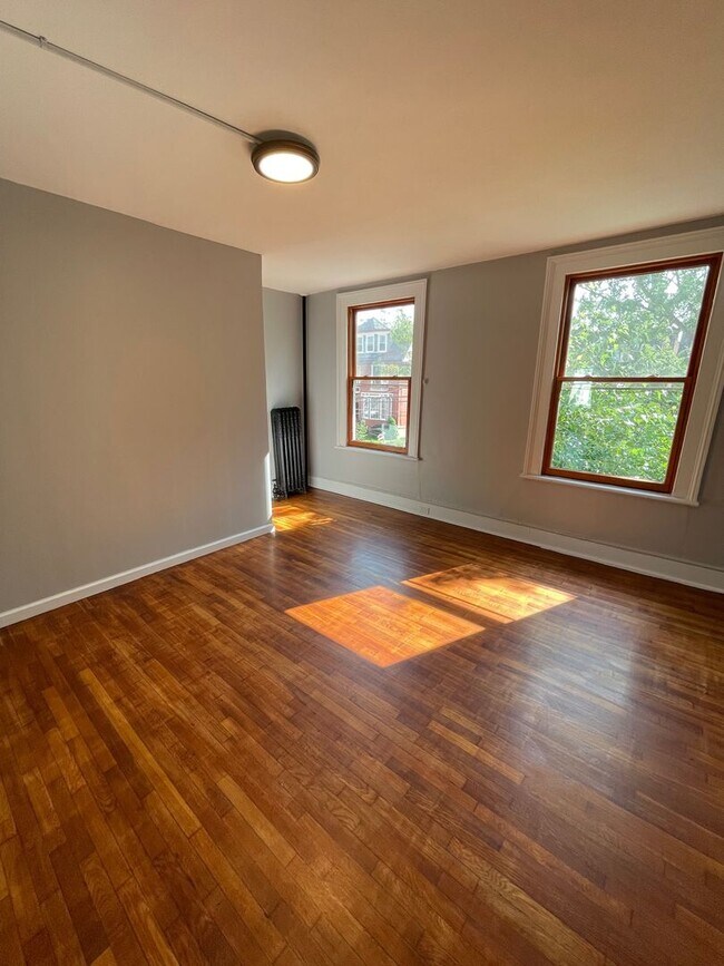 Building Photo - 151 Grand St