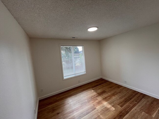 Building Photo - Snag This Rare Gem! 3 Bed, 2 Bath Ranch on a Large Lot