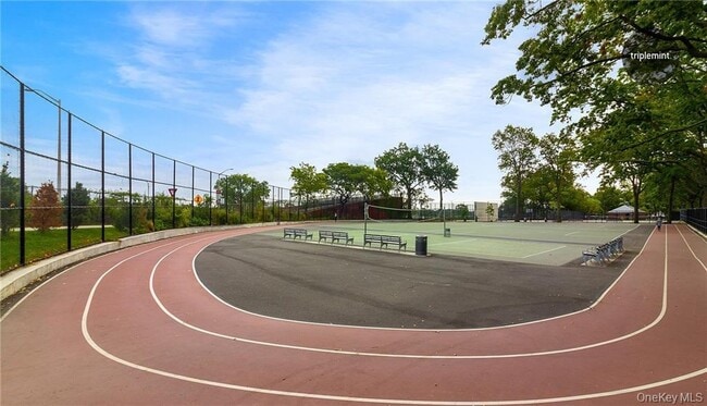 Building Photo - 61-20 Grand Central Pkwy