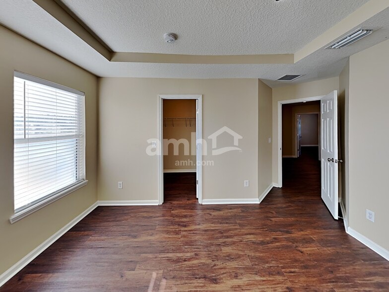 Building Photo - 651 Porto Cristo Ave