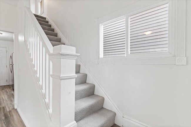 Building Photo - 866 E Starr Ave