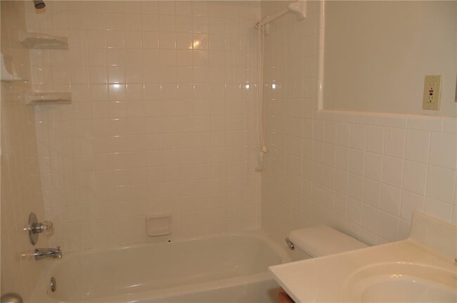 Building Photo - 3174 Vine Cir