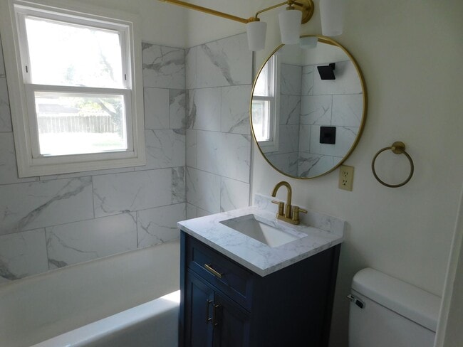 Building Photo - Charming 2 bedroom, 1 bathroom home locate...