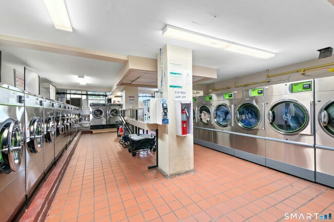 Building Photo - 71 Strawberry Hill Ave