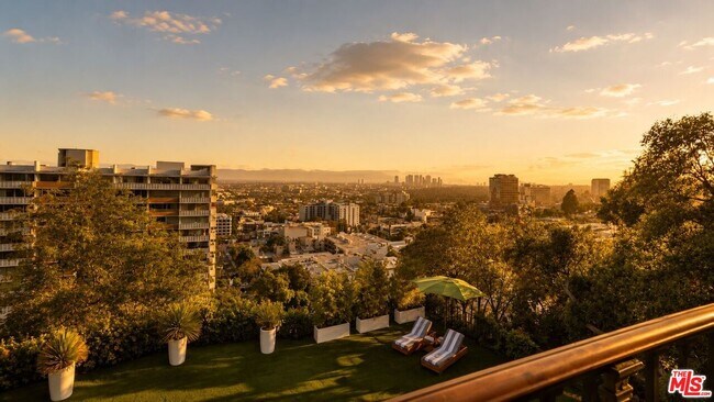 Building Photo - 8740 St Ives Dr