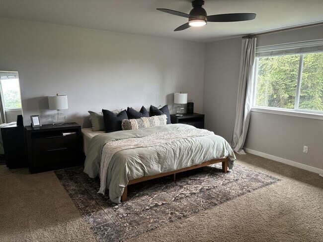 Building Photo - Stunning 4 Bed Yelm Home with Vaulted Ceilings & Modern Amenities!