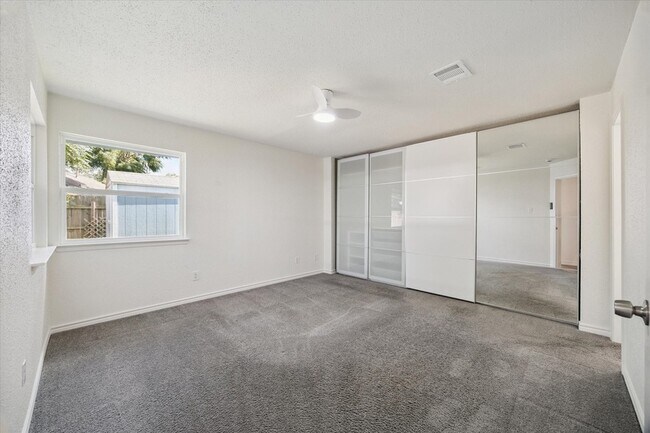 Building Photo - 9327 Crescent Moon Dr