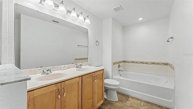 Building Photo - 3005 Park Ridge Ave