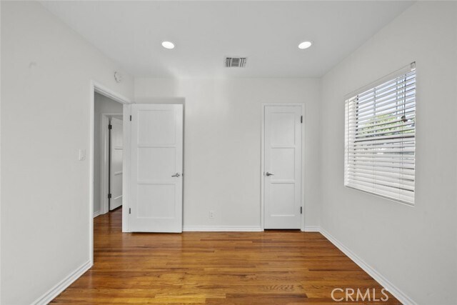 Building Photo - 8440 Oakdale Ave