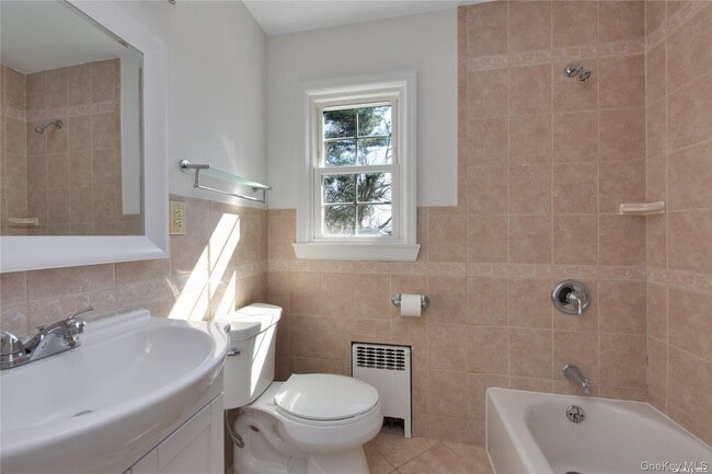 Building Photo - 6 Dunes Ln