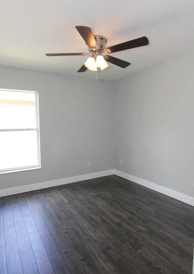Building Photo - Renovated 4/2 Pool home in a cul-de-sac