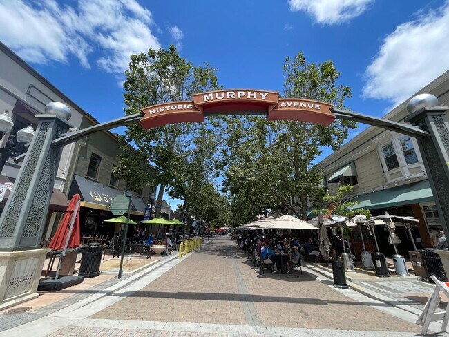 close to Downton Sunnyvale - 645 E Evelyn Ave