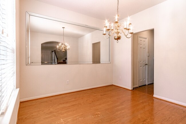 Building Photo - 2918 Five Oaks Dr