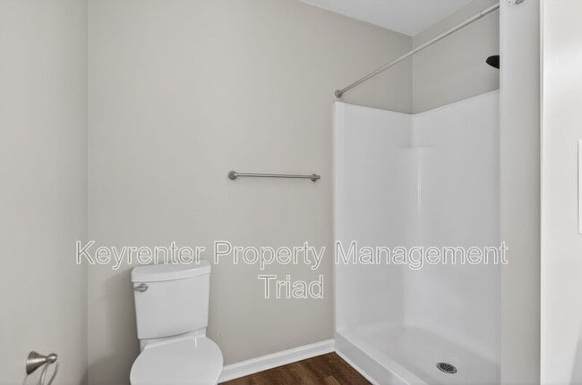 Building Photo - 8022 Linville Rd