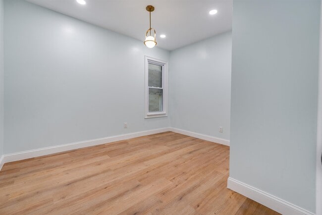 Building Photo - 69 70th St