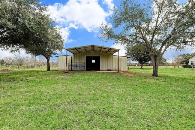 Building Photo - 1020 Thompson Oil Field Rd