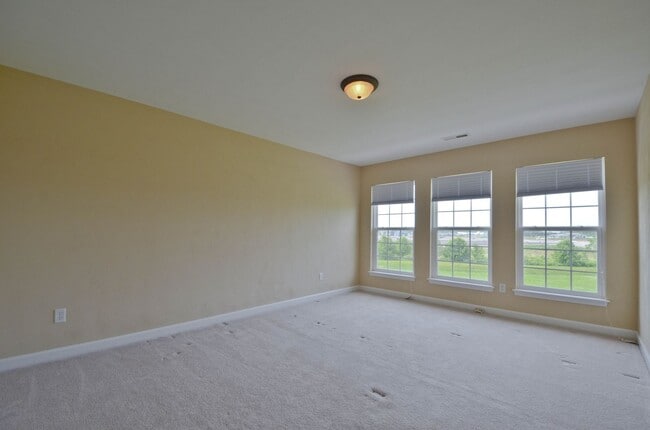 Building Photo - Discover your dream home in Virginia Beach!