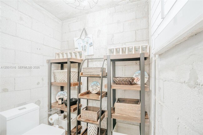 Building Photo - 1340 Lincoln Rd