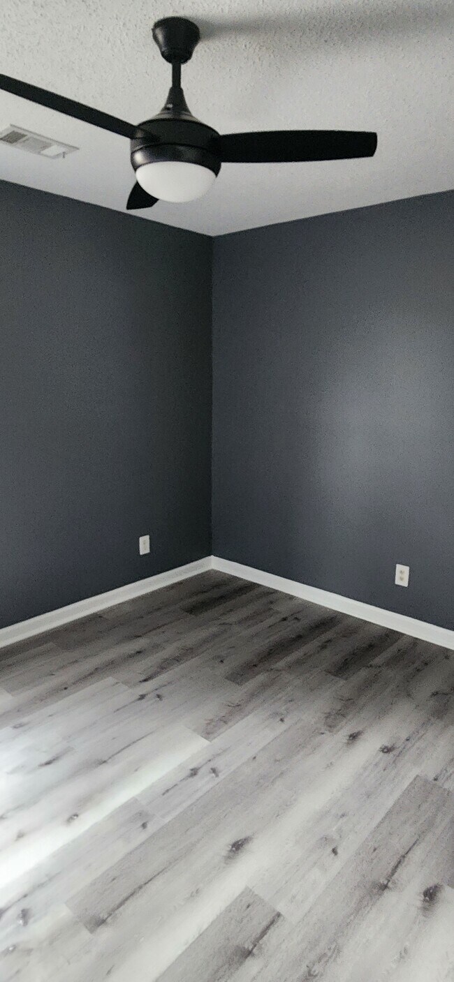 Building Photo - 106 Rolling Woods Cir