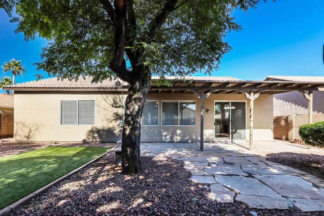 Building Photo - 13587 W Tara Ln