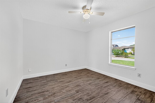 Building Photo - 4422 Wee Lassie Ln