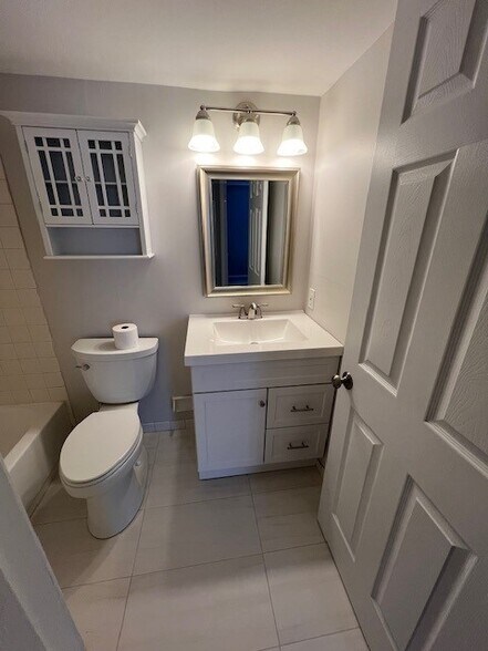 Hall Bath - 1781 Quail Ct