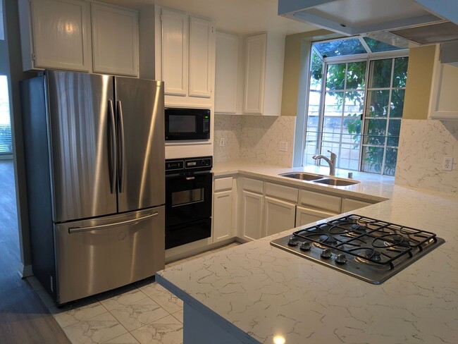 Building Photo - Spacious renovated townhouse in Arcadia fo...