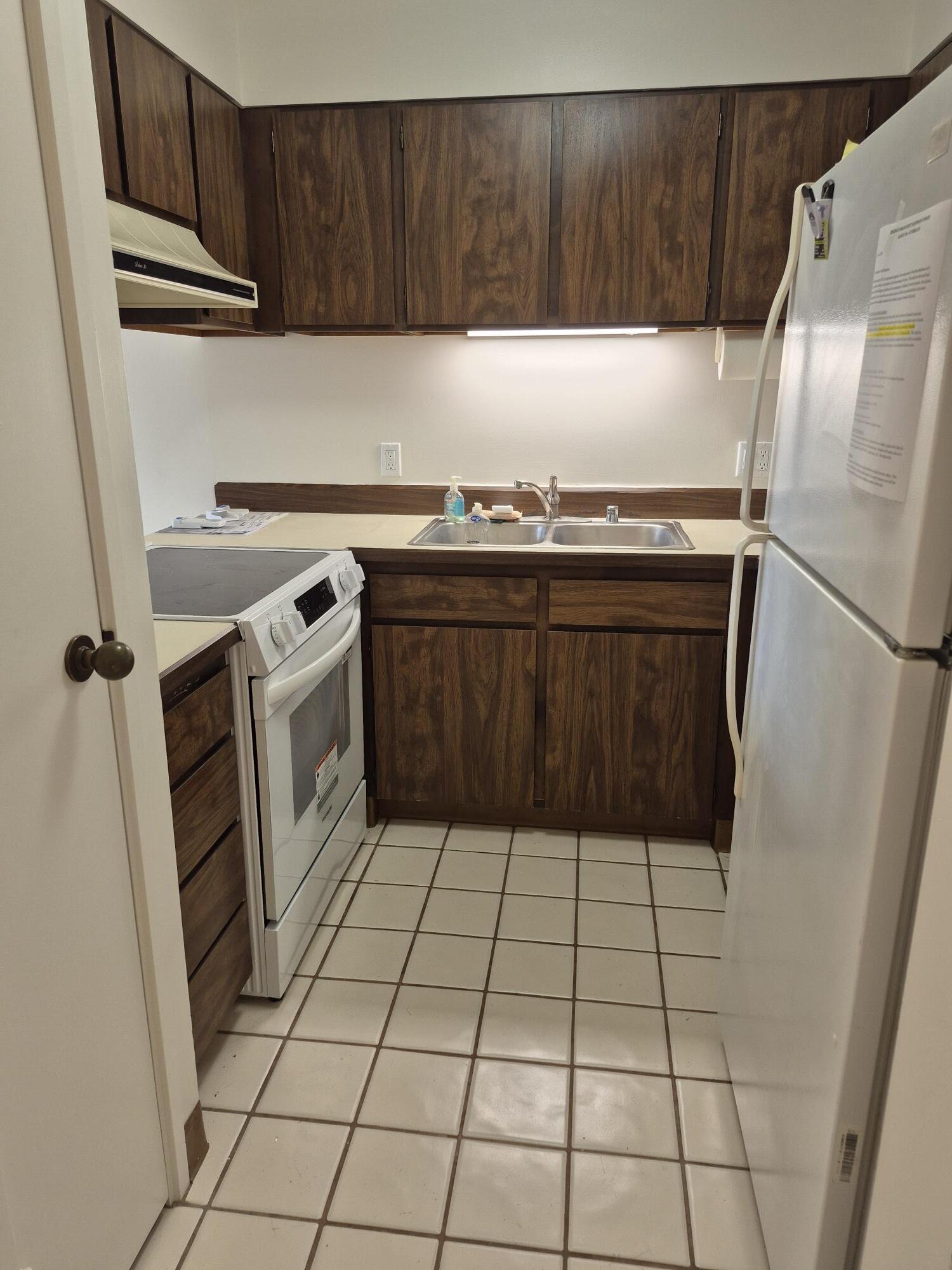 Kitchen - 3138 Waialae Ave