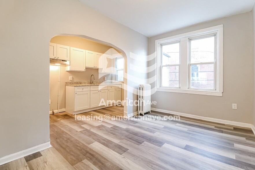 Building Photo - 1533 S Vogdes St