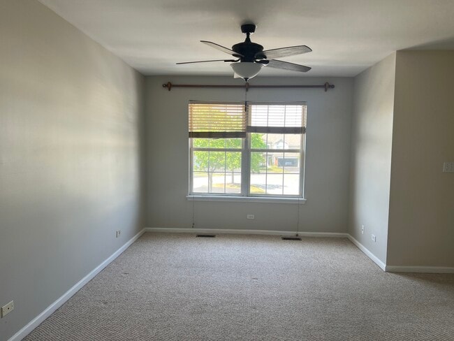 Building Photo - 1560 E Chivalry Ct