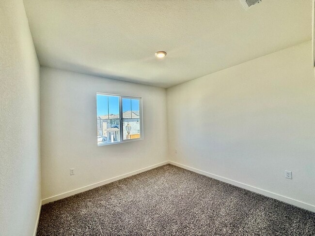 Building Photo - New home available now