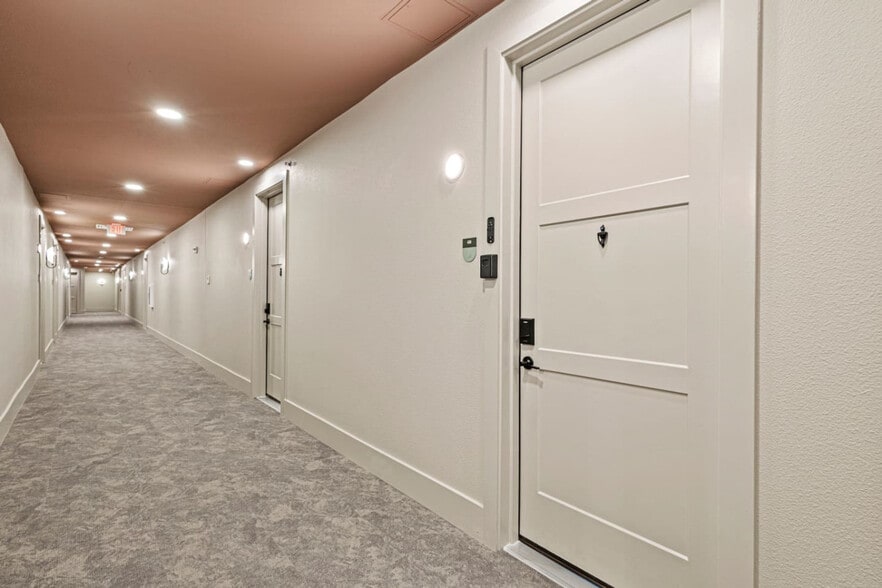 Building Photo - 596 W 9th St