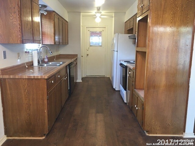 Building Photo - Cute 3/2 Home Available for Immediate Move In!