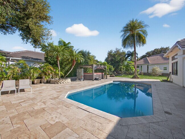 Building Photo - 125 Pembroke Dr