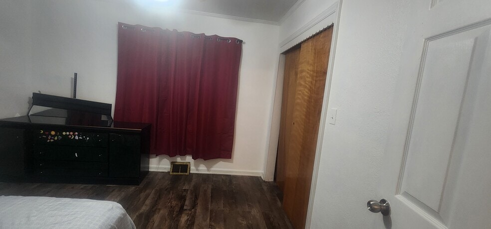 Building Photo - 406 NE 74th St