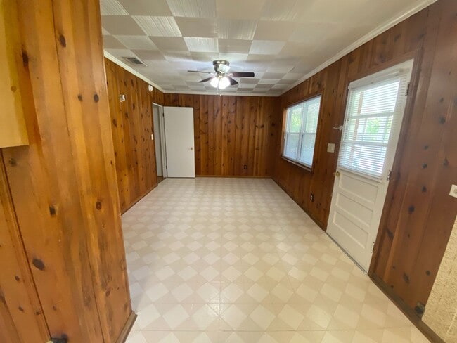 Building Photo - 106 N Jackson Rd