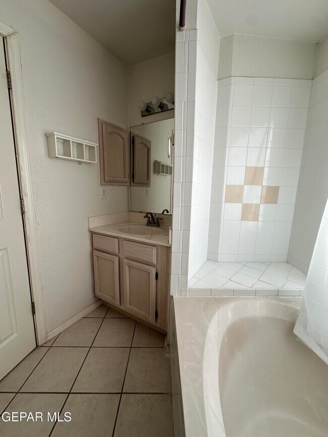 Building Photo - 1340 James Cravens Ct
