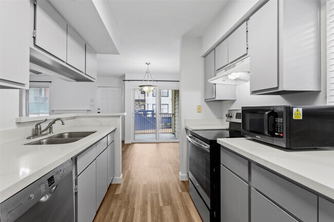 Building Photo - 18800 Egret Bay Blvd