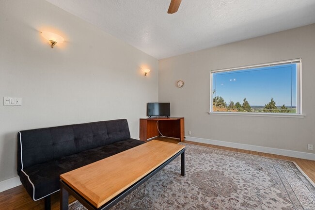 Building Photo - Charming 2 Bedroom ADU with Stunning Smith...