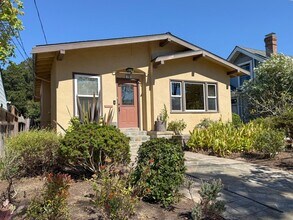 Building Photo - Charming 2-bedroom, 2-bathroom Burlingame ...
