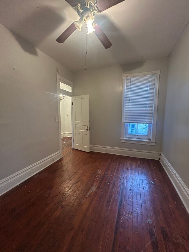 Building Photo - 222 Harris St