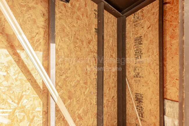 Building Photo - 405 E Linda Ln