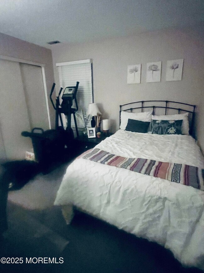 Building Photo - 182 Tulip Ln