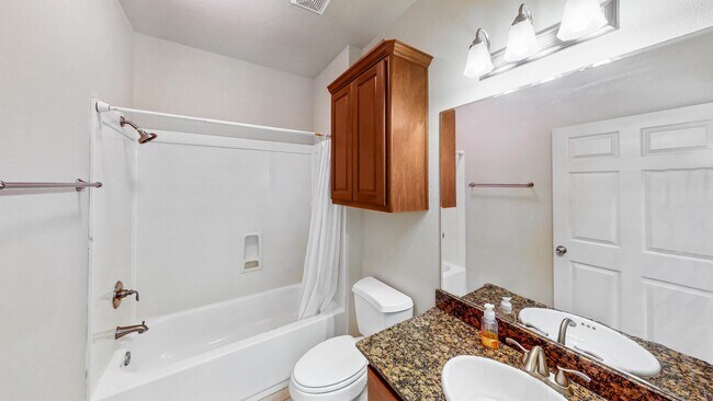 Building Photo - 159 Forest Dr