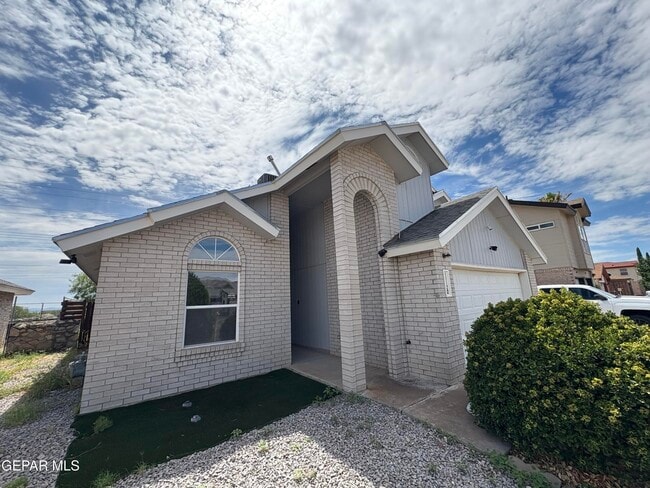 Building Photo - 11120 Loma De Color Dr