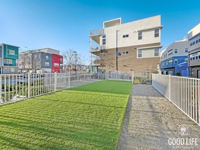 Building Photo - 3B/2BA Home with Private Elevator & Mountain Views!