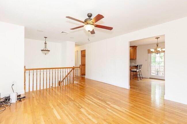Building Photo - 520 Hyman Ave